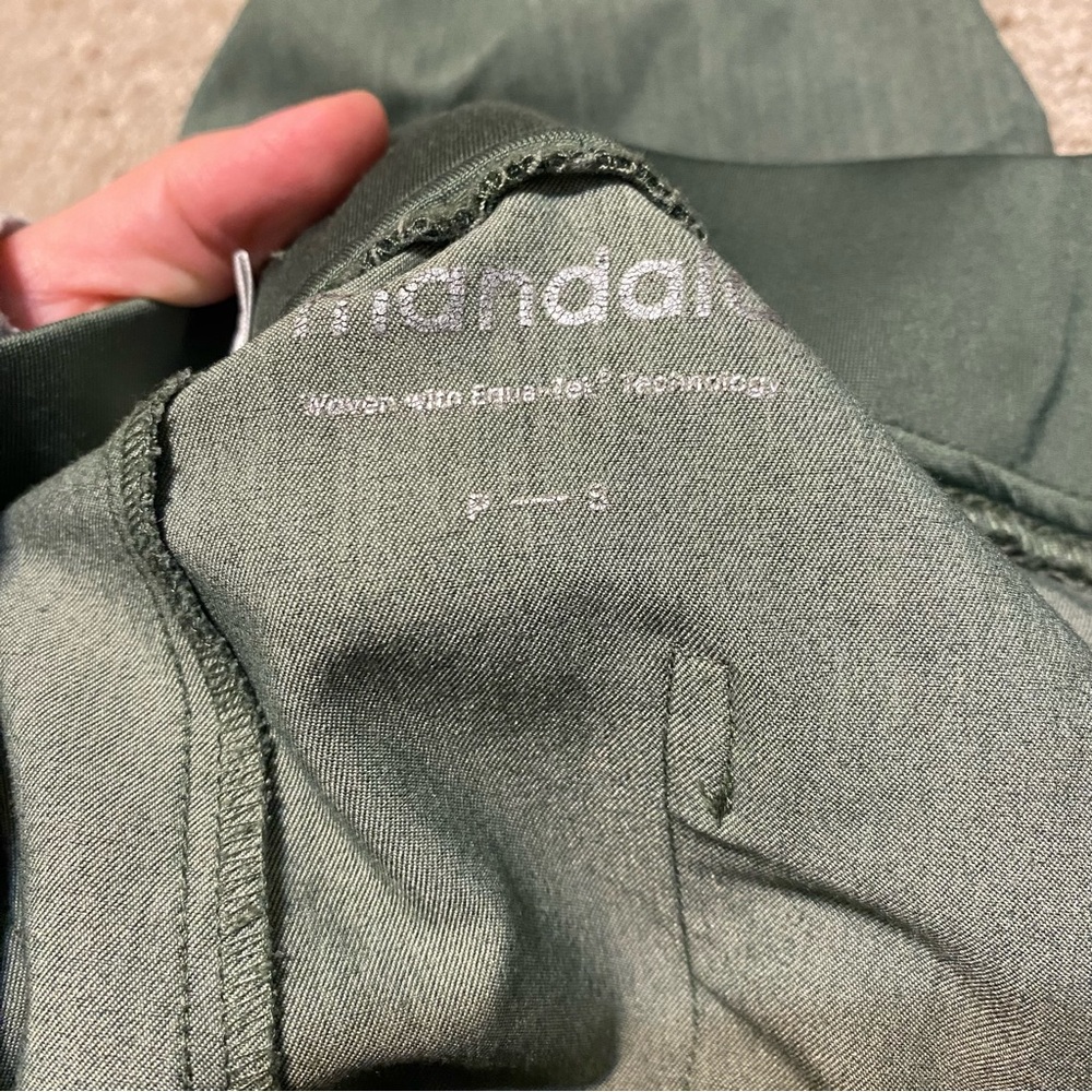 {Mandala} Scrub Set | One Pocket Top (S) & Joggers (S Petite) - Heather Olive - Picture 6 of 14